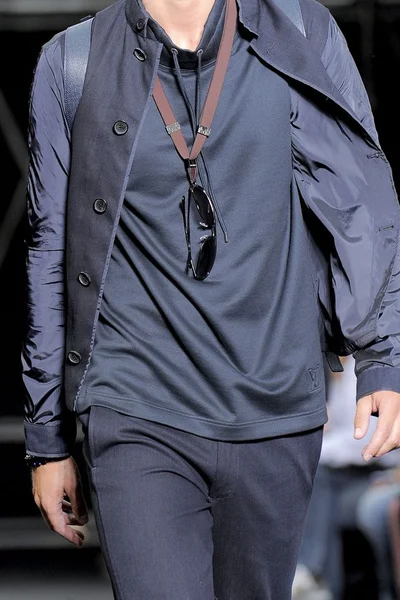 Look 32